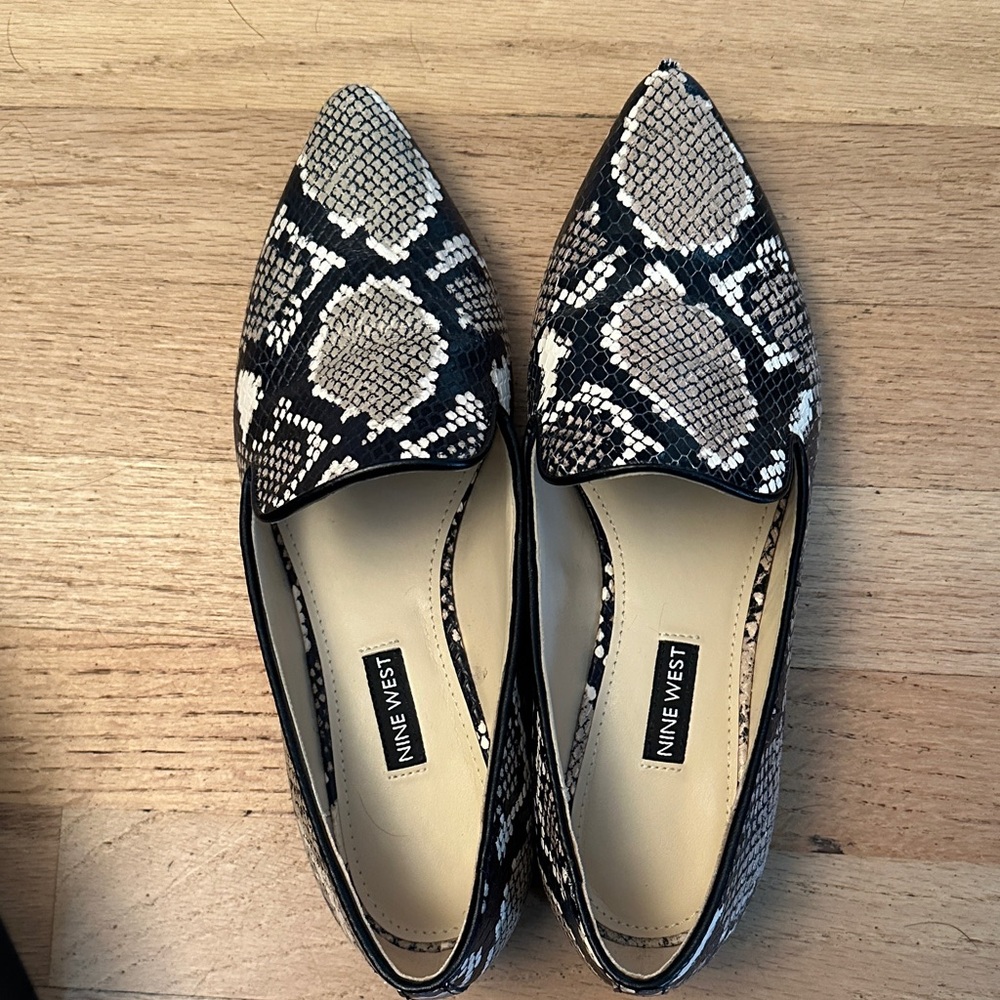 Nine West Snakeskin Black and Cream Flats